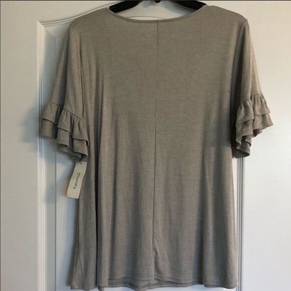NWT Francesca’s Short Sleeve Top - Picture 2 of 2